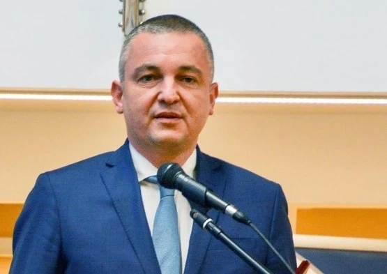 Как Портних ще обясни откъде има милиони, за да учи синът му в най-скъпото училище в света