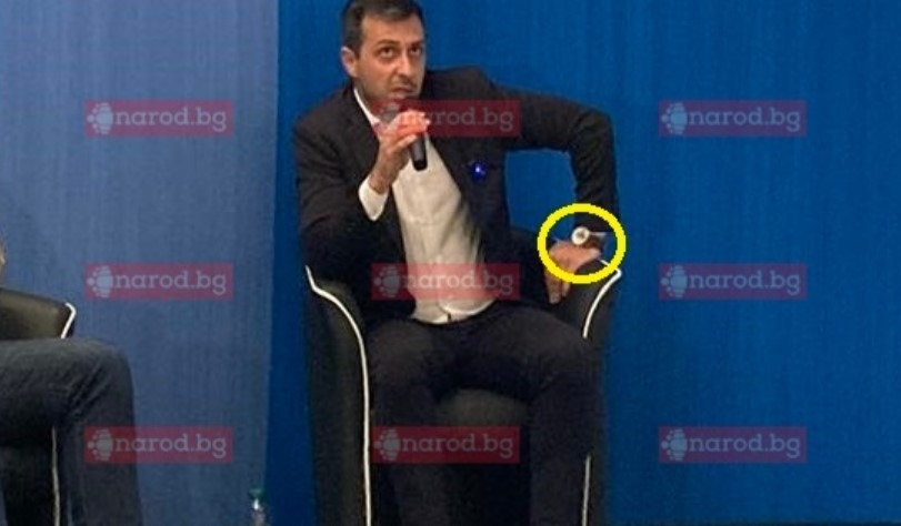 Кандидатът за кмет на София от Възраждане Деян Николов се фука с часовник за 36 000 лв.