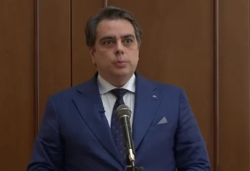 Асен Василев: Радев е защитник на Газпром, срам за президентската институция