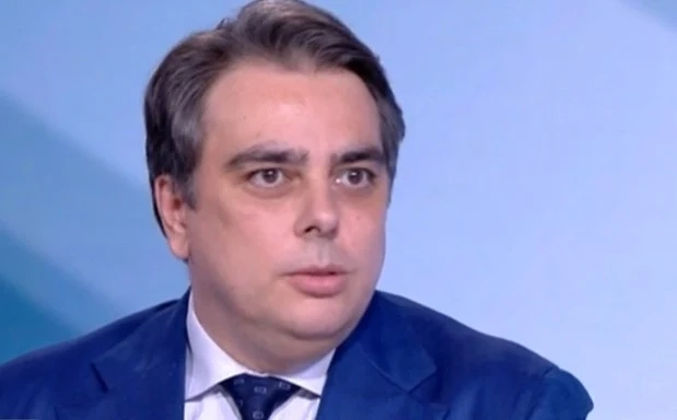 Асен Василев: Няма причина машинният вот да се отмени
