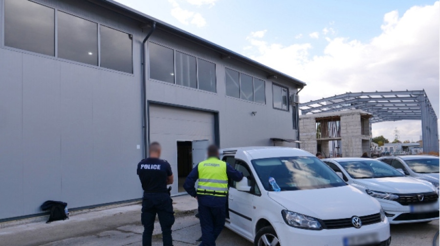 ГДБОП удари контрабандата на цигари, откриха 13 млн. къса в столицата