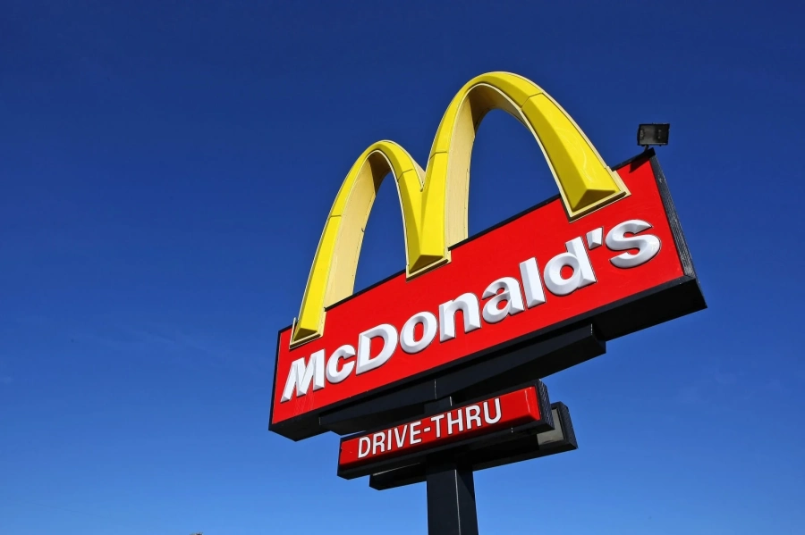 Мъж пусна в McDonald\'s гризачи, боядисани в цветовете на палестинското знаме