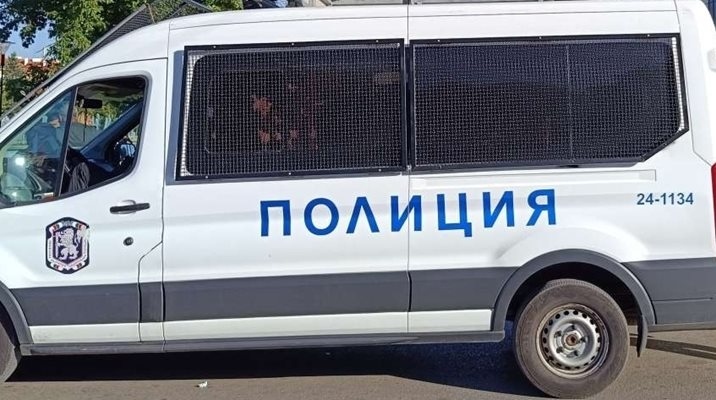 Задържаха двама за купуване на гласове в Роман