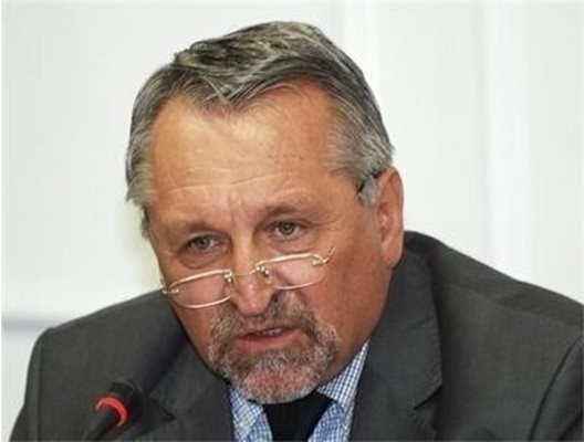Хиновски: Възможно е частично поскъпване на цената на газа през декември