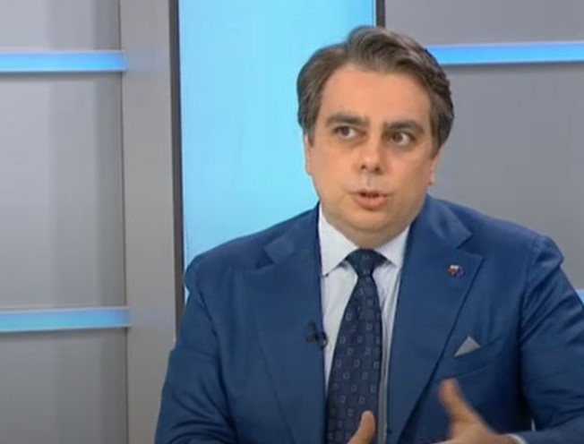 Асен Василев: Лукойл ще плати 400 млн. лева, Коледни добавки за пенсионерите няма да има