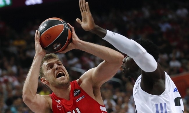 Сакраменто с Везенков загуби от Хюстън в НБА 