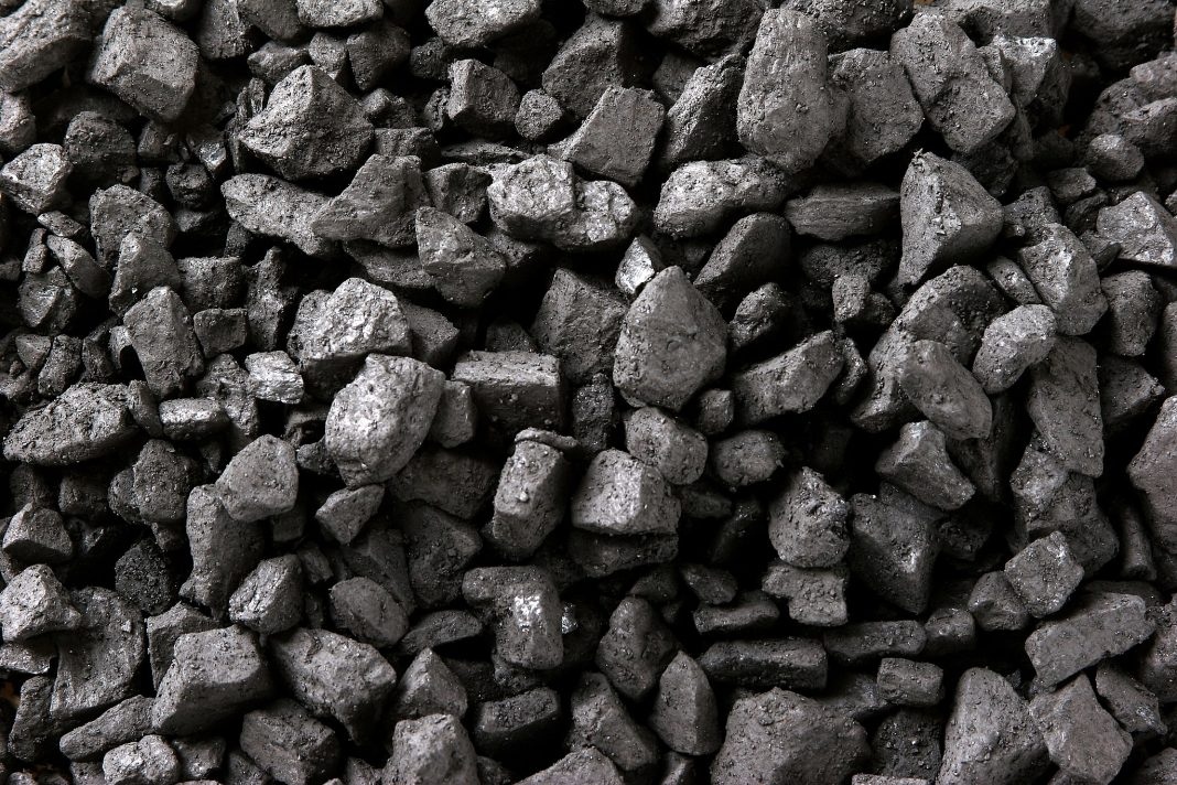 Китай се сблъсква с нарастващото пренасищане с въглища, тъй като