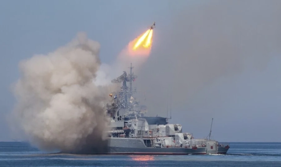 Русия улучи с ракета цивилен кораб в Черно море, има ранени