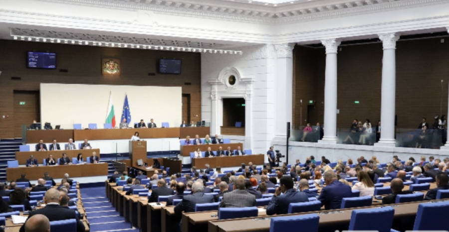 Парламентът прекрати правомощията на петима народни представители