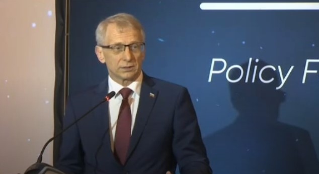 Денков: Правителството увеличи данъците за Лукойл, за да намалеят свръхпечалбите на рафинерията