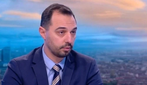 Министърът на икономиката: Ако се наложи, държавата може да поеме контрола над рафинерията в Бургас