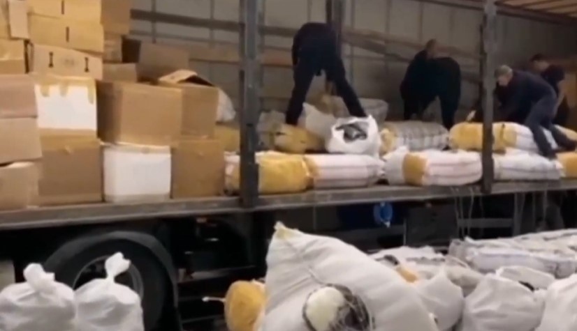 Митниците с рекорден брой заловени дрехи менте