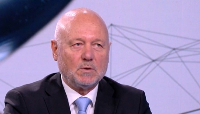 Тагарев: Има 6000 свободни места в армията заради COVID-19 и дезинформация