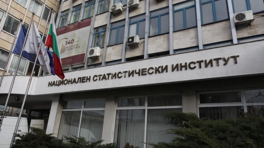 НСИ: Средната брутна заплата в страната вече е над 2000 лева