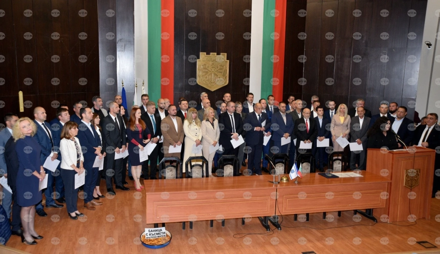 Новата местна власт: Кметове на областни градове положиха клетва 