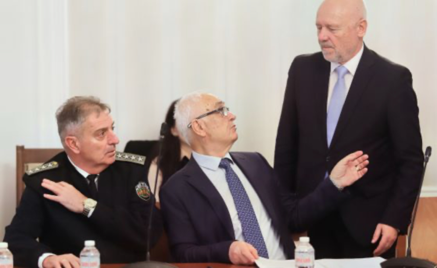 Вдигат стипендиите за курсантите във висшите военни училища