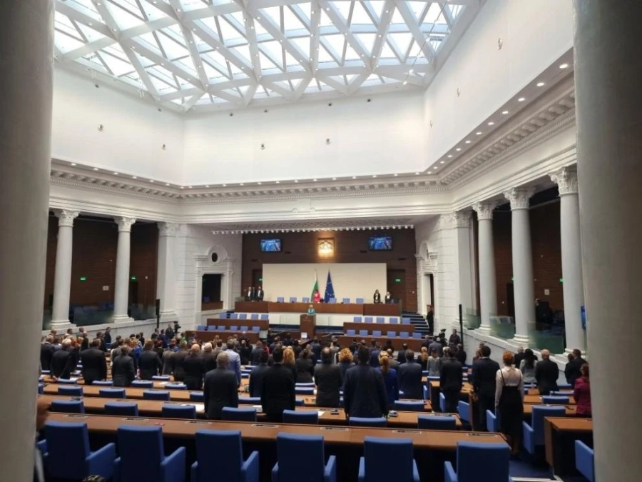 НС реши: НАП и Агенция Митници ще внасят енергийната вноска от транзита на руски газ