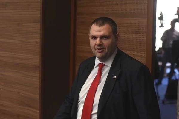 Делян Пеевски след блокажа по вота на недоверие: Това е вечерта на знаците