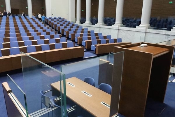 Гласуват вота на недоверие в сряда - трети ден, пети опит