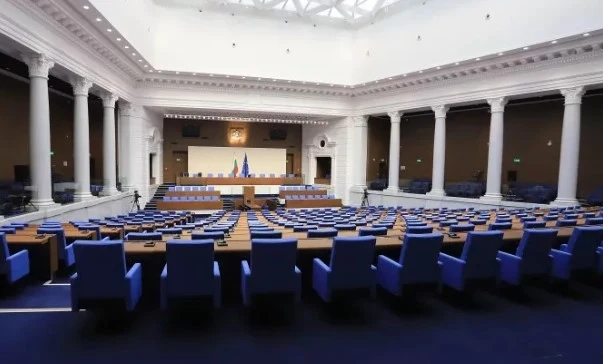 Парламентът ще гласува вот на недоверие към правителството