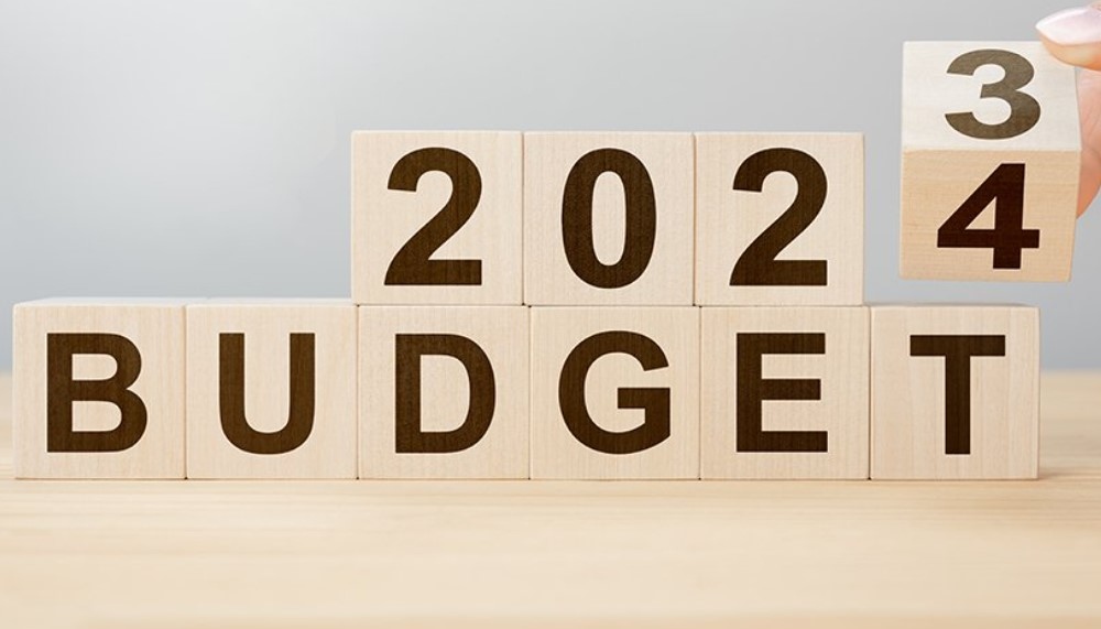 Бюджетът е напрегнат с трудноизпълними приходи които са завишени със