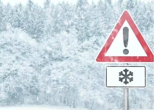 Обилен снеговалеж и червен код за опасно време в събота