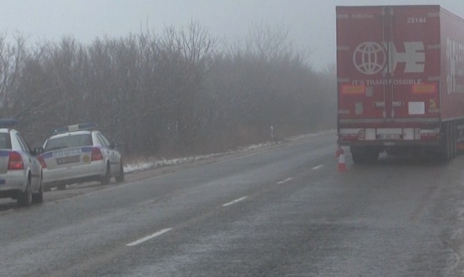 Проблемите започнаха, ТИР-ове закъсаха в Монтана  