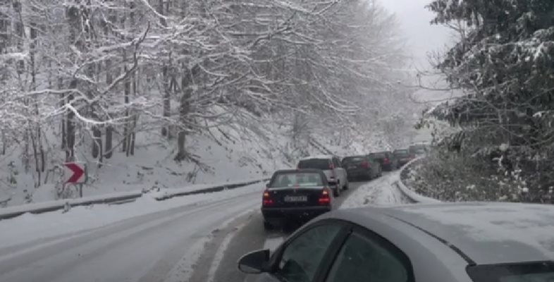 Оранжев и червен код за опасно време: Силен снеговалеж и бурен вятър ни очакват в неделя
