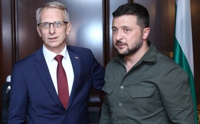 Зеленски е поискал още оръжия от България