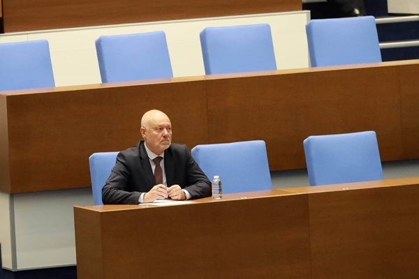 Смъртно наказание за Тагарев, поискаха депутати от Възраждане