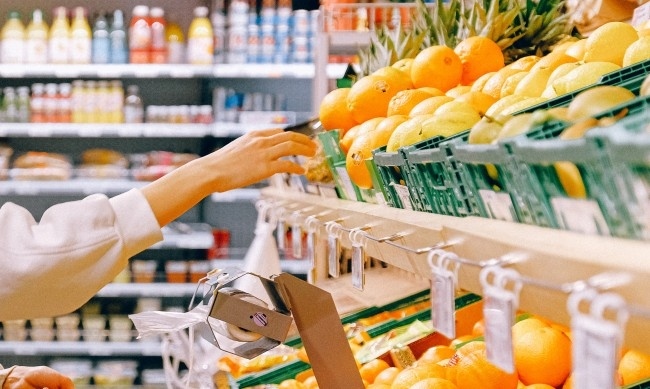 Зам.-министър пресметна: Основните храни са поевтинели с 10% 