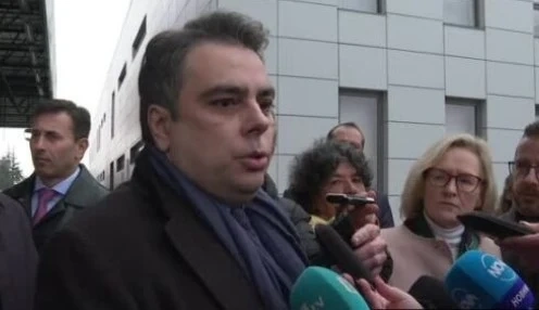Асен Василев за намерението на Лукойл да продаде активите си у нас: Няма риск да останем без горива