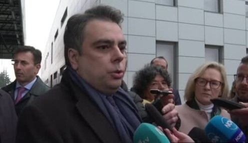 Асен Василев за намерението на Лукойл да продаде активите си у нас: Няма риск да останем без горива