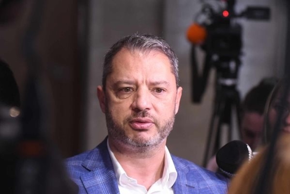 Делян Добрев: Внасяме искане за отпадането на дерогацията за руски петрол от 1 януари 2024 г.