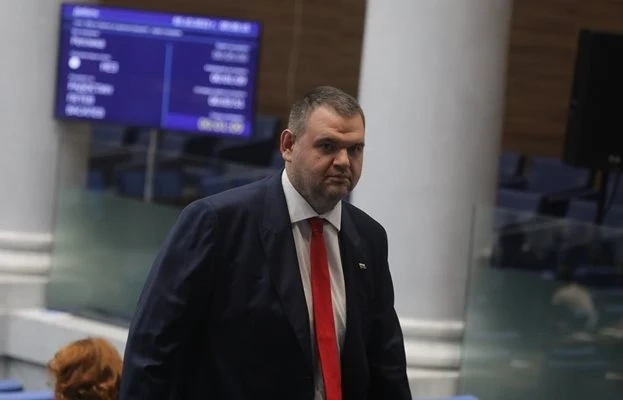 Делян Пеевски се усъмни в социолозите, манипулирали