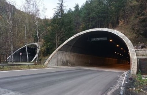 МВР: Възможни са затруднения на движението по Хемус при тунел Топли дол заради протест