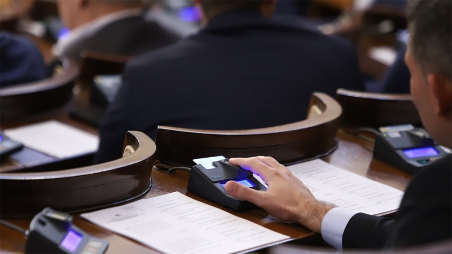 Със 164 гласа депутатите приеха промените в конституцията на първо четене