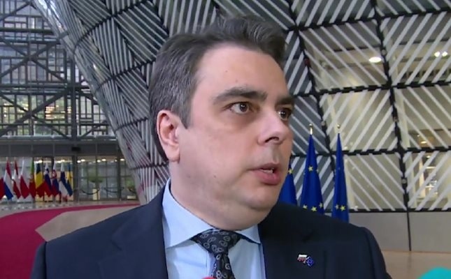 Асен Василев: Хората с минимални пенсии ще получават по 50 лв. всеки месец