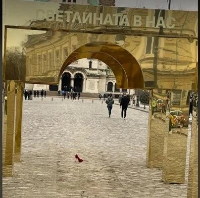 Премахват златната арка пред Св. Александър Невски