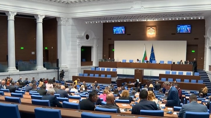 Депутатите приеха промените в Конституцията на първо четене