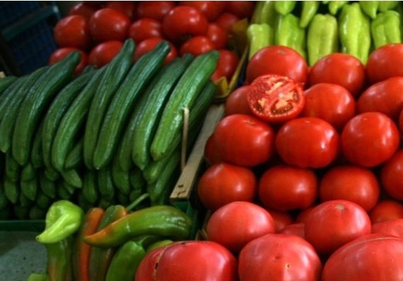 За празниците: Ядем краставици основно от Албания, плодовете - от Турция, Гърция и Северна Македония