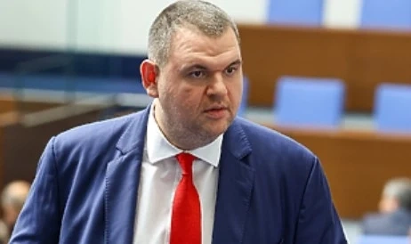 Пеевски обвини държавния глава, че обърква евроатлантическата посока на страната