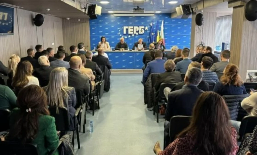Бойко Борисов поема лично ГЕРБ-София, сменя 80% от ръководството