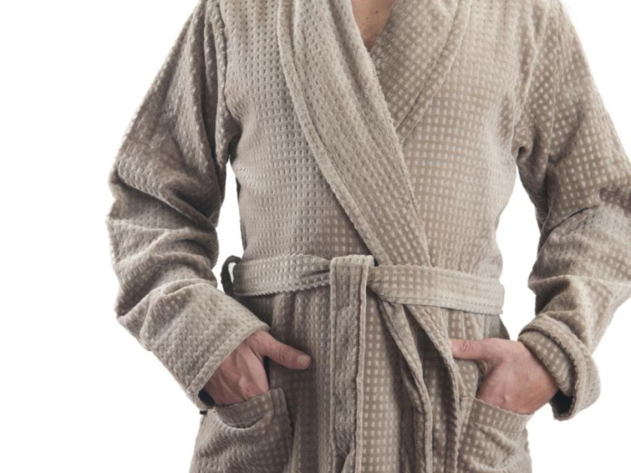 По халат и с шампоан мъж влезе във ВиК дружество, за да се изкъпе