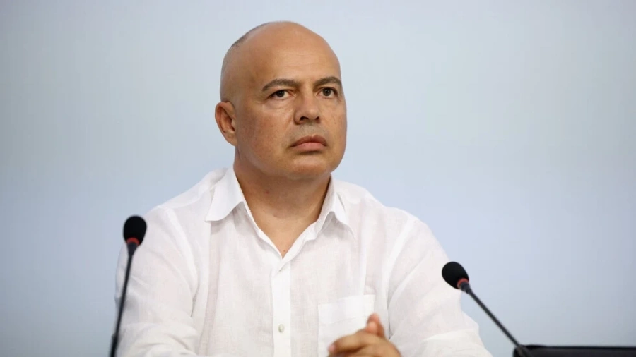 Свиленски и други депутати от БСП са пострадали при конфликт пред Паметника на Съветската армия