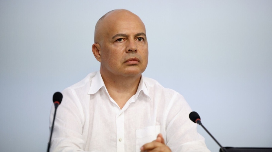 Свиленски и други депутати от БСП са пострадали при конфликт пред Паметника на Съветската армия