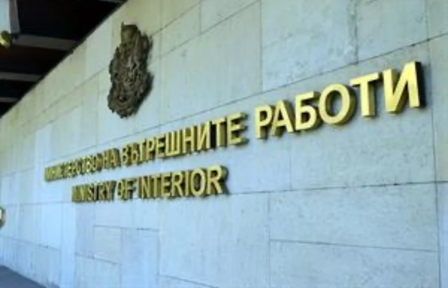 Шофьор на бус удари три жени и две деца в София 