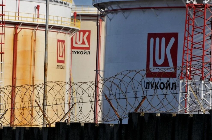 Дерогацията на Лукойл пада от 1 март, реши парламентарната комисия по енергетика