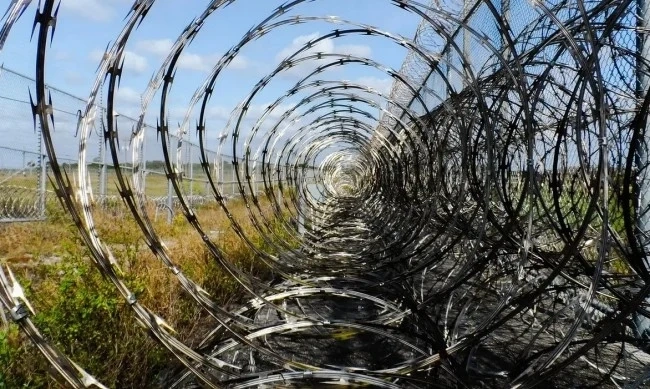 Финландия затваря границата си с Русия  