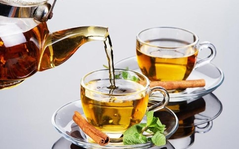 Любителите на чая по цял свят вдигат чаши днес -